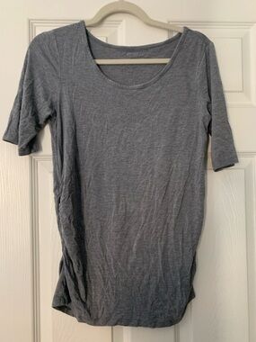 Maternity Scoop Neck Short Sleeve Tee - Gray